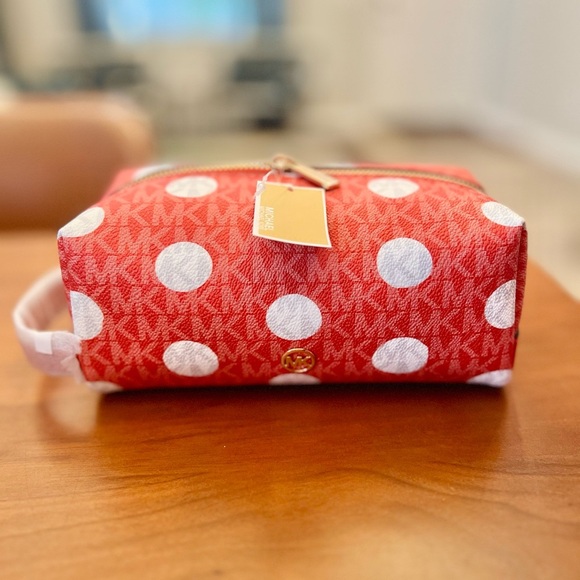 $298 Michael Kors Jet Set Polka Dot Signature Logo Travel
Kit, Red Clay - Picture 4 of 6